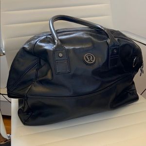 Lululemon gym bag with lots of pockets